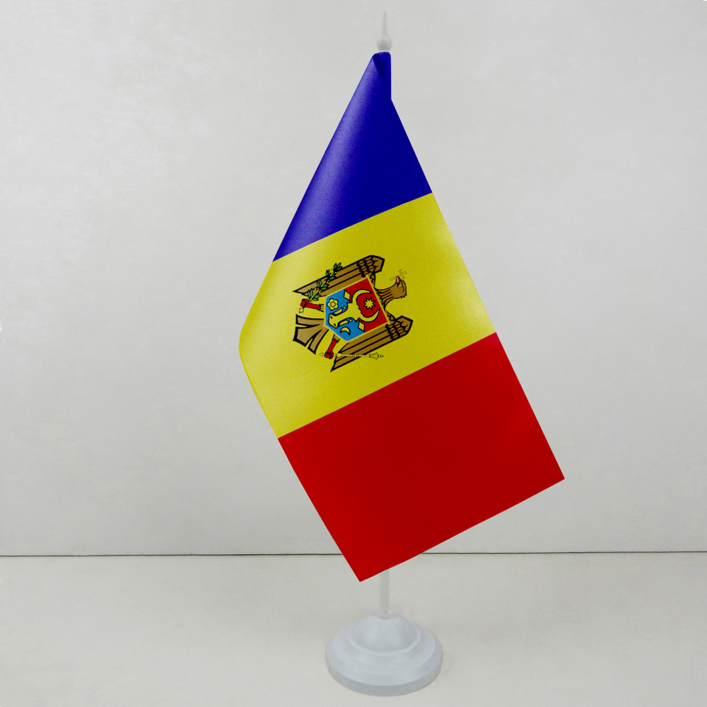 Прапорець Молдавії на пластиковій підставці Прапорець Молдавії на пластиковій підставці